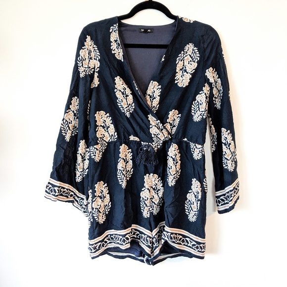 Boohoo × Cara Wrap Front Printed Playsuit in Navy - Picture 2 of 8